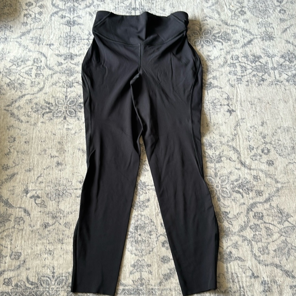 Lululemon Women’s Base Pace 25” Running Tights - size 6 - black